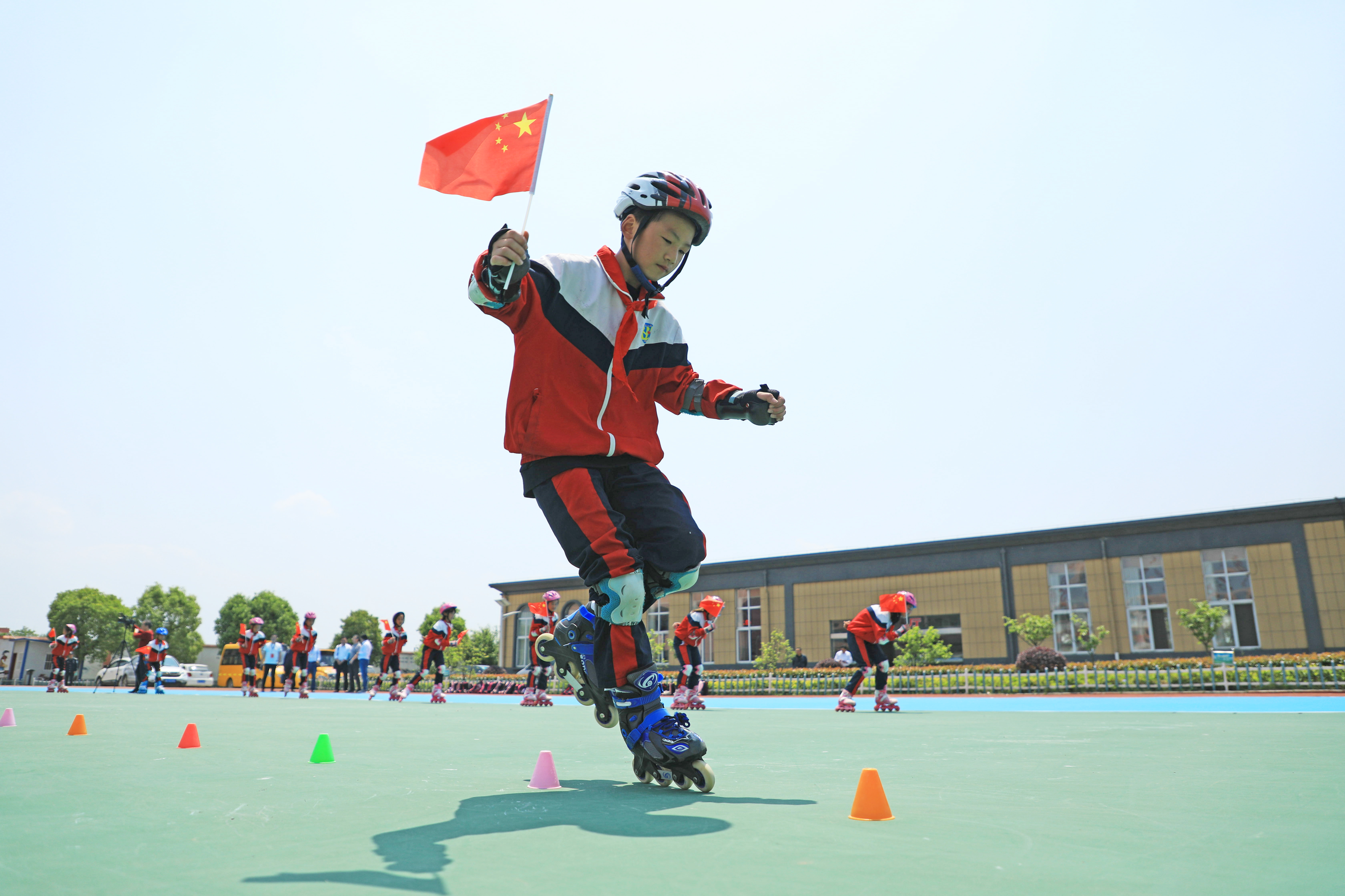 羅河鎮(zhèn)中心小學(xué)輪滑.jpg